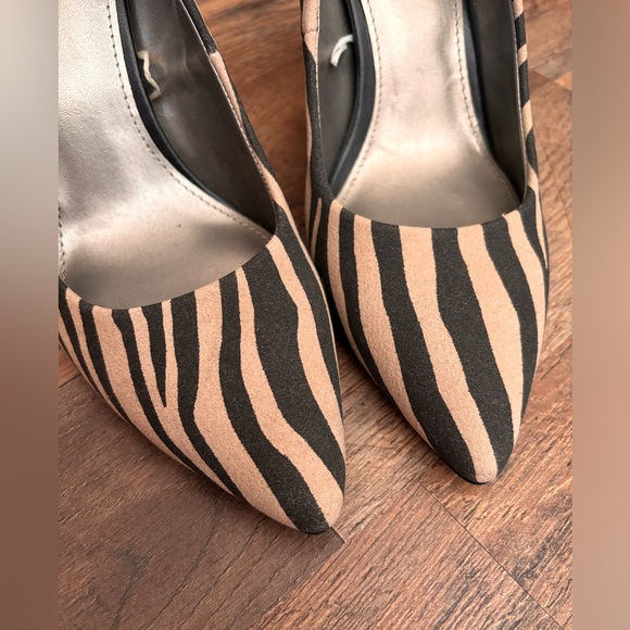 Worthington Black and Tan Zebra Print Pointed Toe Heels - Picture 3 of 4